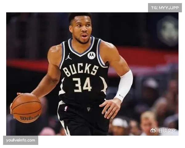 雄鹿球星扬尼斯·阿德托昆博接受ESPN专访,谈其个人防守效率提升与增重的关系。 雄鹿球星扬尼斯·阿德托昆博接受ESPN专访,谈其个人防守效率提升与增重的关系。